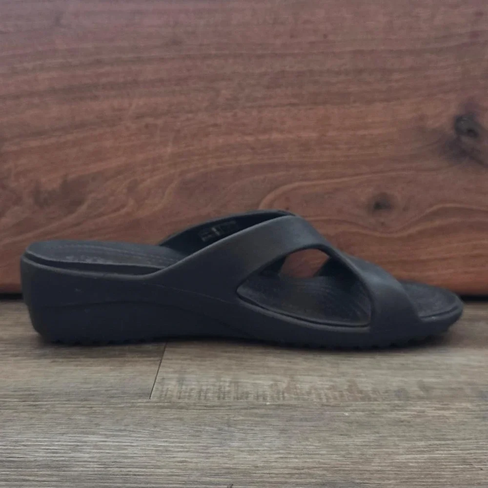 Crocs Sanrah Strappy Wedge Sandals Black Slide 204010 Womens Size 6
